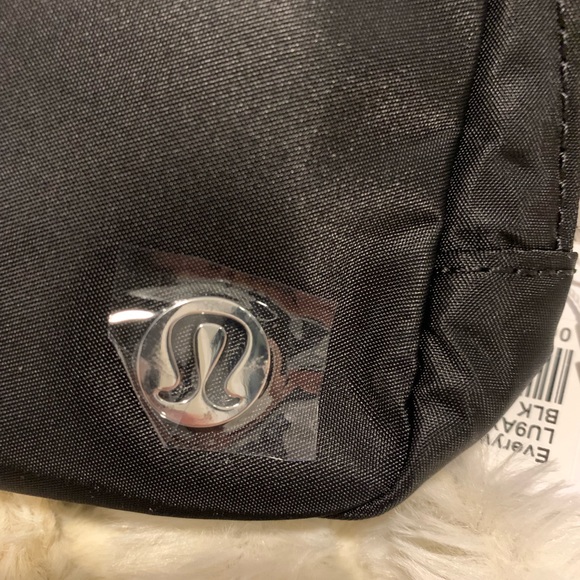 Everywhere Belt Bag - Black - Picture 3 of 6